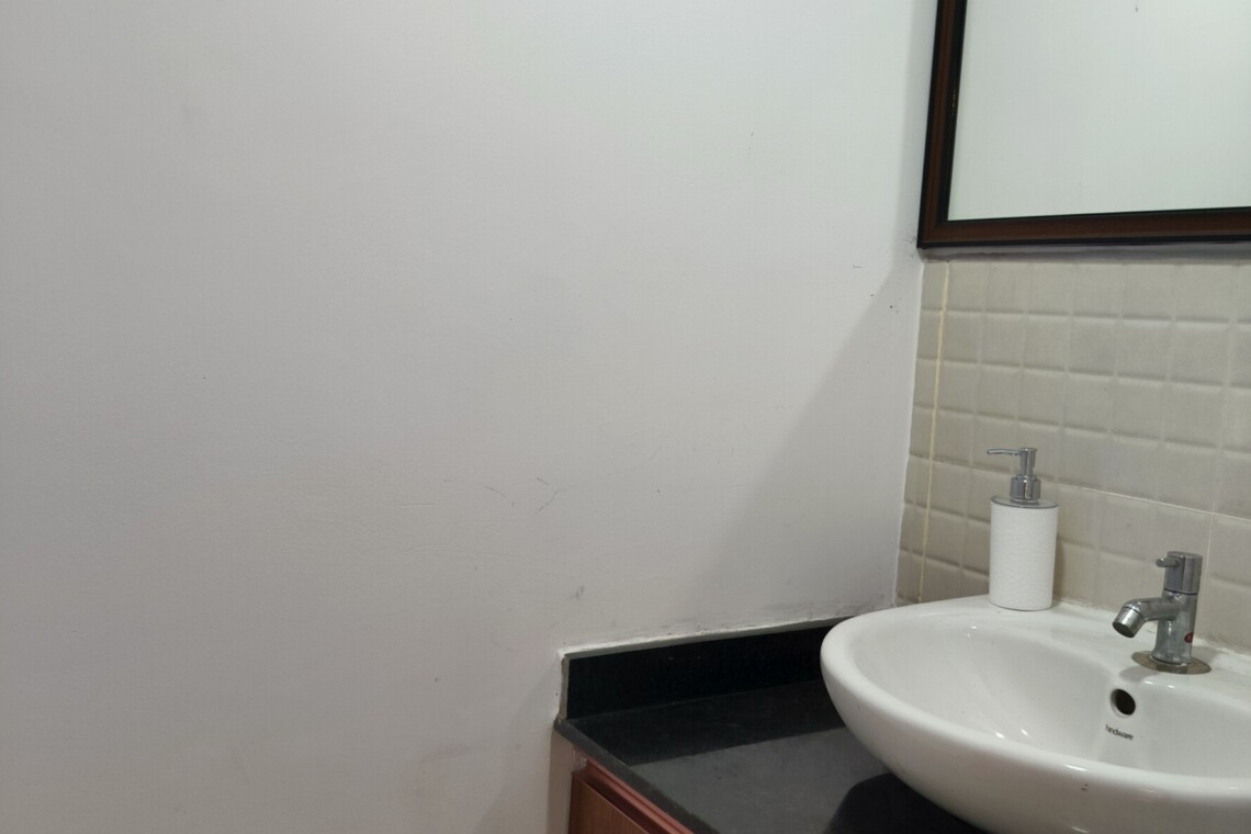 Wash area with a 3 ft mirror