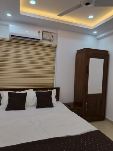 AC Bedroom - Queen Bed & Wardrobe