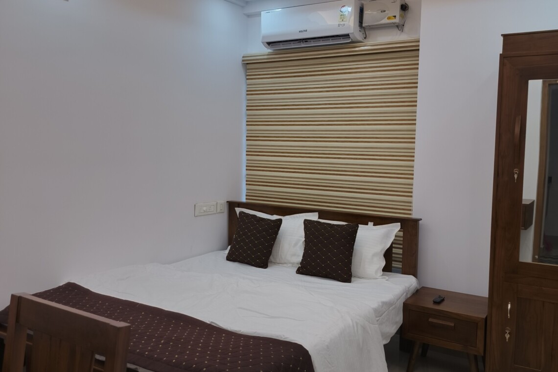 AC Bed room with Queen Bed