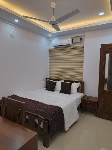 AC Bed room with Queen Bed