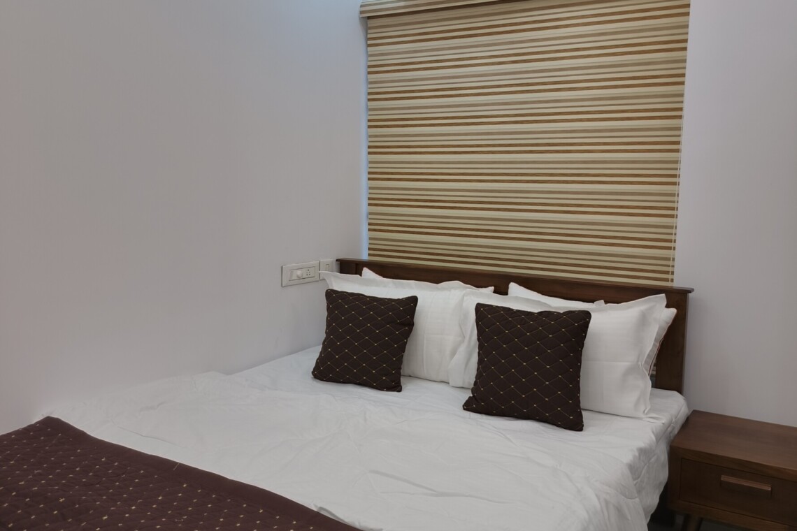 AC Bed Room with Queen Bed