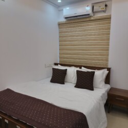 AC Bed Room with Queen Bed