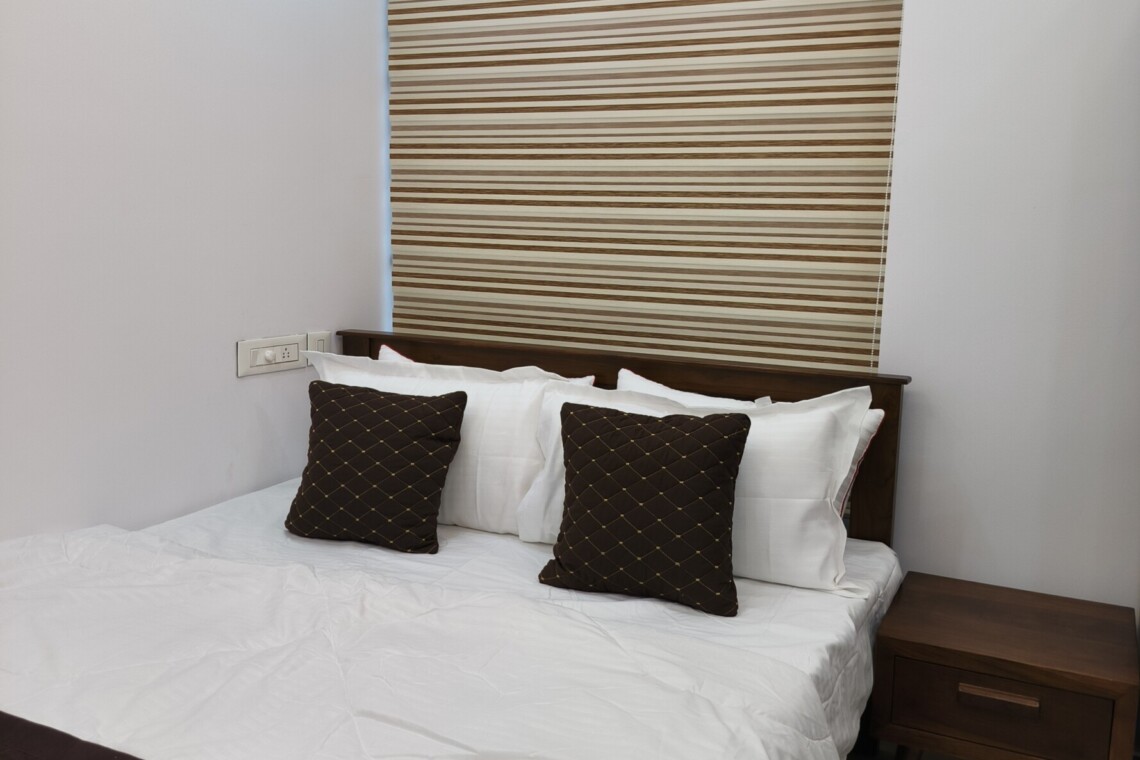 AC Bed Room with Queen Bed