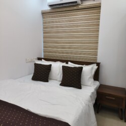 AC Bed Room with Queen Bed